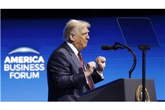 US-Präsident Donald Trump bei einer Rede vor dem America Business Forum in Miami