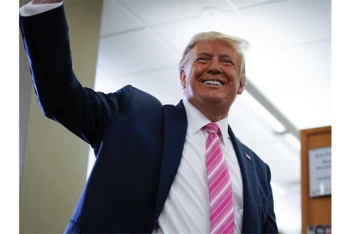 US-Präsident Donald Trump bei seiner Stimmabgabe in West Palm Beach in Florida. Foto: Evan Vucci/AP/dpa
