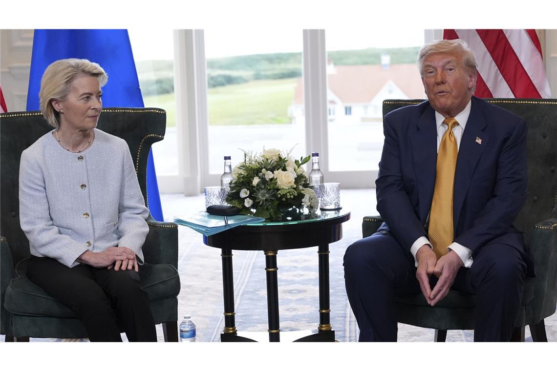 Trump: Deal mit EU würde Zollstreit beenden US-Präsident Donald Trump beim Auftakt des Spitzengesprächs im Zollstreit mit EU-Kommissionspräsidentin Ursula von der Leyen.