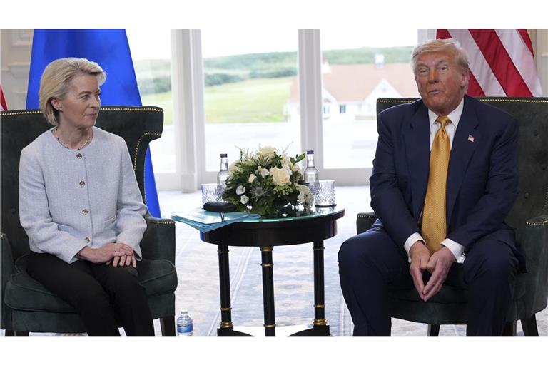 US-Präsident Donald Trump beim Auftakt des Spitzengesprächs im Zollstreit mit EU-Kommissionspräsidentin Ursula von der Leyen.