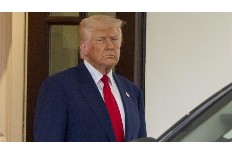 US-Präsident Donald Trump denke nicht an eine Verlängerung oder Verzögerung bei den Zöllen, teilte eine Sprecherin des Weißen Hauses mit.
