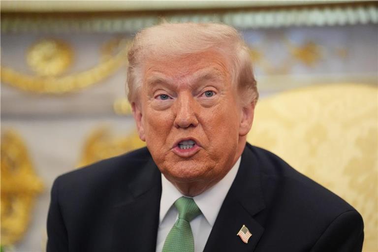 US-Präsident Donald Trump fordert den Iran und Israel nach neuen Angriffen auf, diese sofort einzustellen.