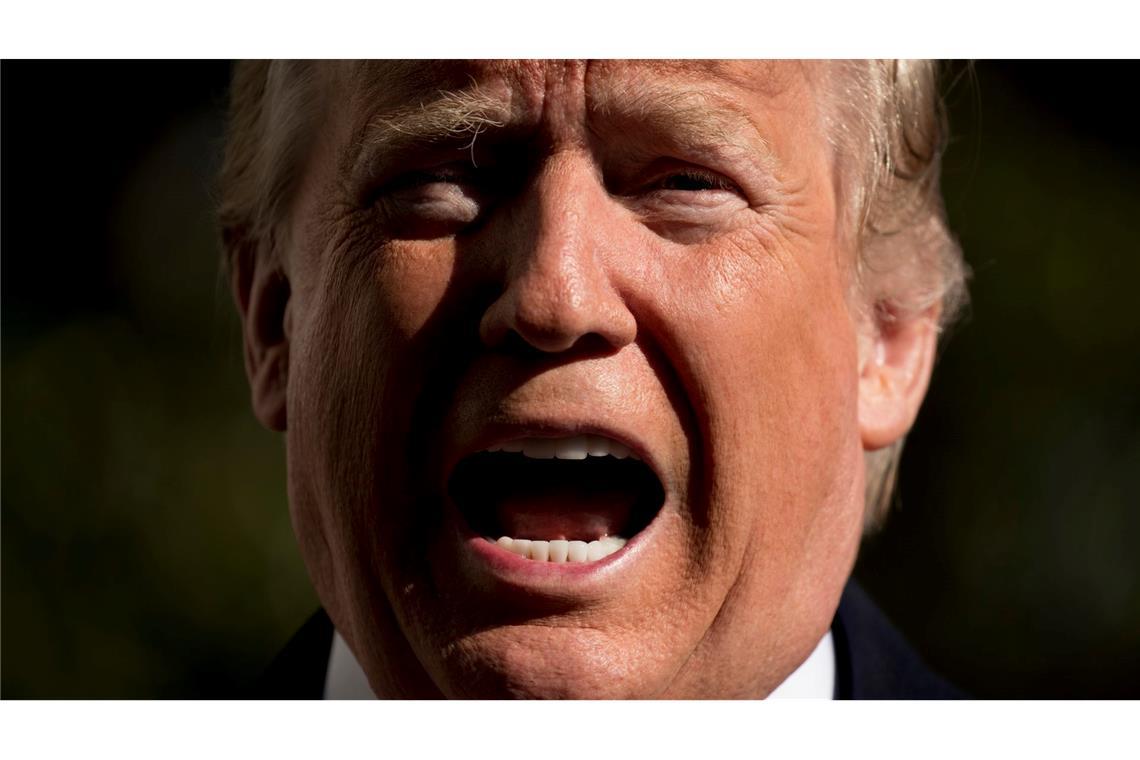 Mit Sonnenbrille und Sturmgewehr: Trump droht dem Iran