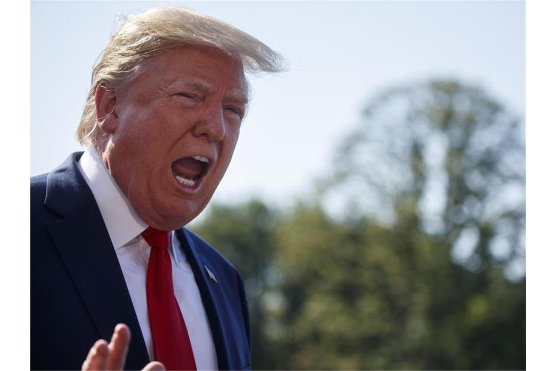 Kurswechsel der Geldpolitik: US-Notenbank senkt den Leitzins US-Präsident Donald Trump hat seine scharfe Kritik an der US-Notenbank erneuert. Foto: Evan Vucci/AP