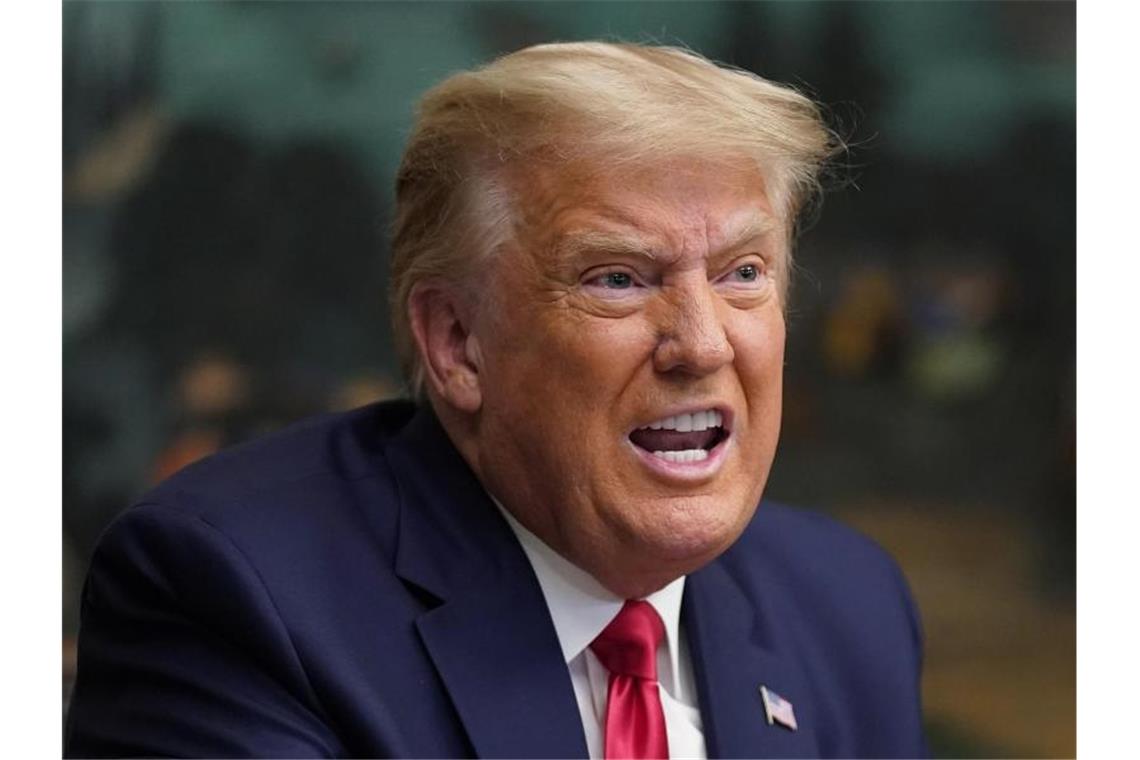 Trump klagt über angeblichen Betrug US-Präsident Donald Trump inszeniert sich in einem TV-Interview als Betrugsopfer bei der Wahl. Foto: Patrick Semansky/AP/dpa