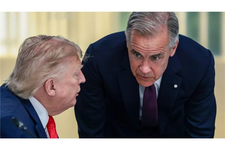 US-Präsident Donald Trump (l) und der kanadische Premierminister Mark Carney (r).