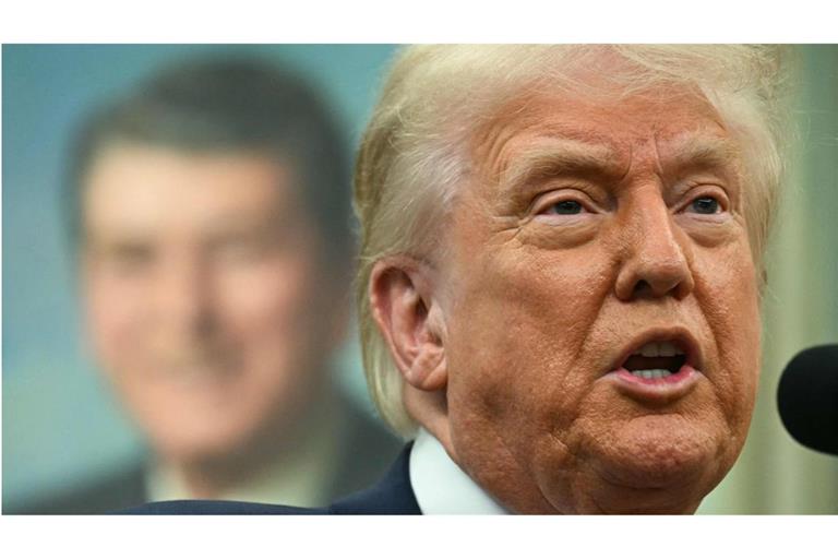 US-Präsident Donald Trump lehnt eine Reduzierung der Zölle auf chinesische Waren vor ersten Gesprächen mit Peking ab (Archivbild).