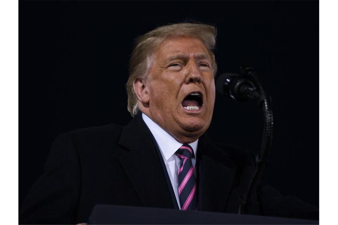 Trump: Haben „Millionen Leben“ in Corona-Pandemie gerettet US-Präsident Donald Trump macht die chinesische Führung für die Corona-Pandemie verantwortlich. Foto: Evan Vucci/AP/dpa