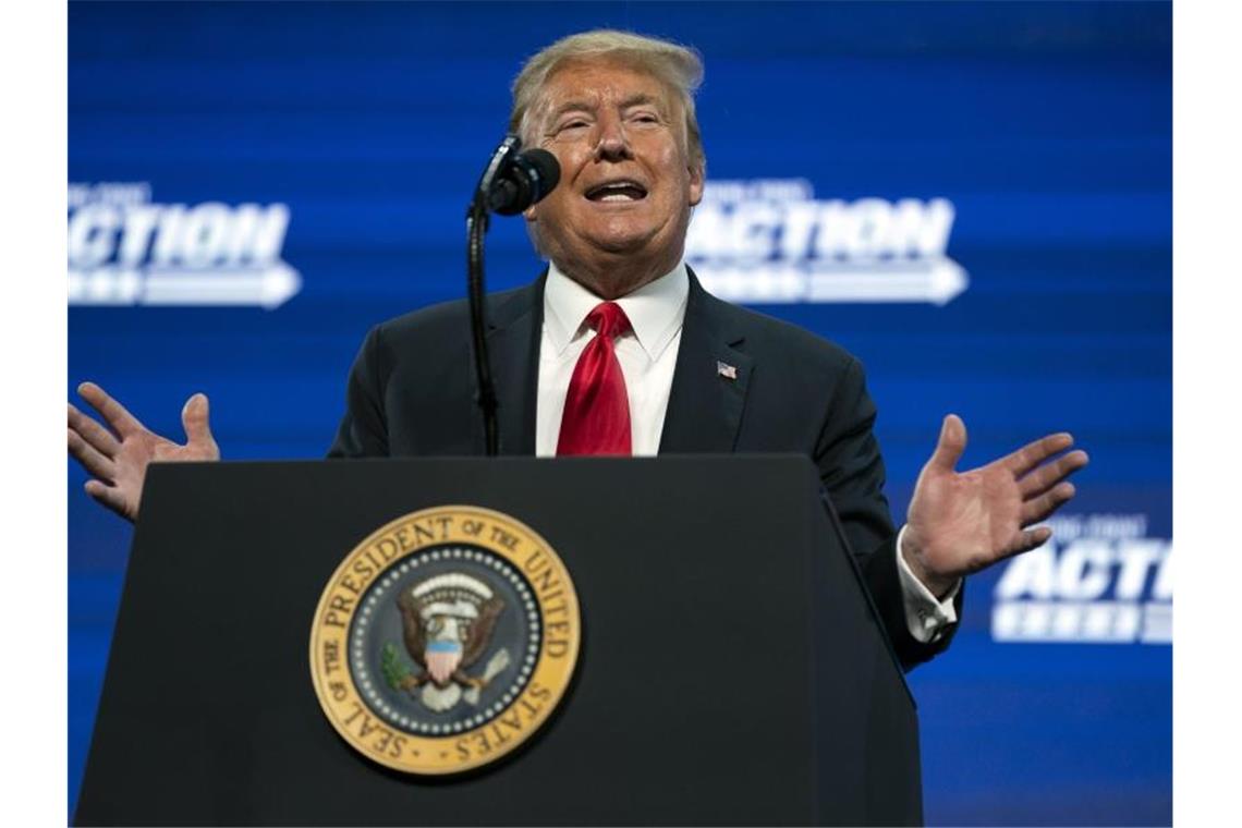 Trump bezeichnet Coronavirus als „Kung Flu“ US-Präsident Donald Trump nennt Coronavirus „Kung Flu“. Foto: Evan Vucci/AP/dpa