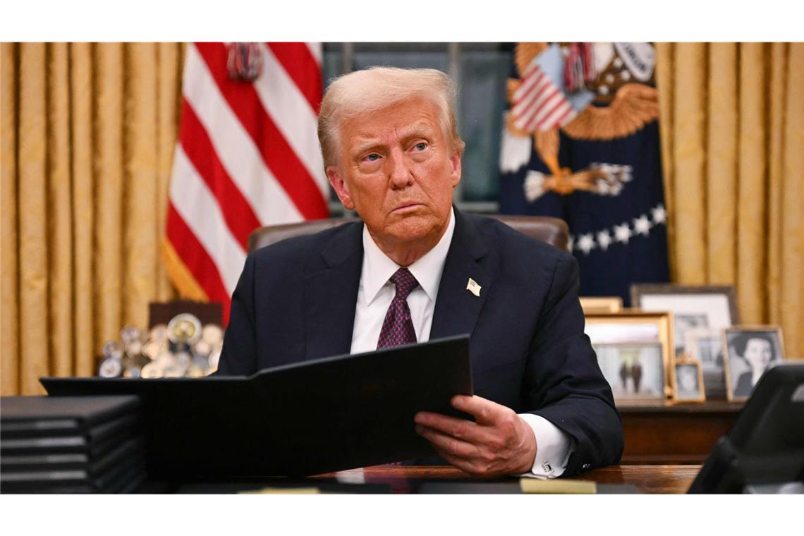 30.000 Migranten nach Guantánamo - Trumps neuer umstrittener Plan US-Präsident Donald Trump plant laut eigenen Angaben ein großes Haftzentrum auf dem US-Militärstützpunkt Guantánamo Bay.