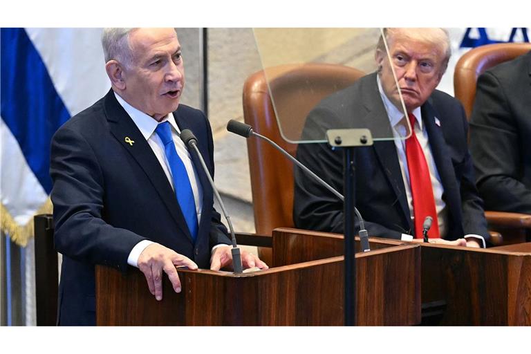 US-Präsident Donald Trump (r) mit dem israelischen Regierungschef Benjamin Netanjahu in der Knesset.
