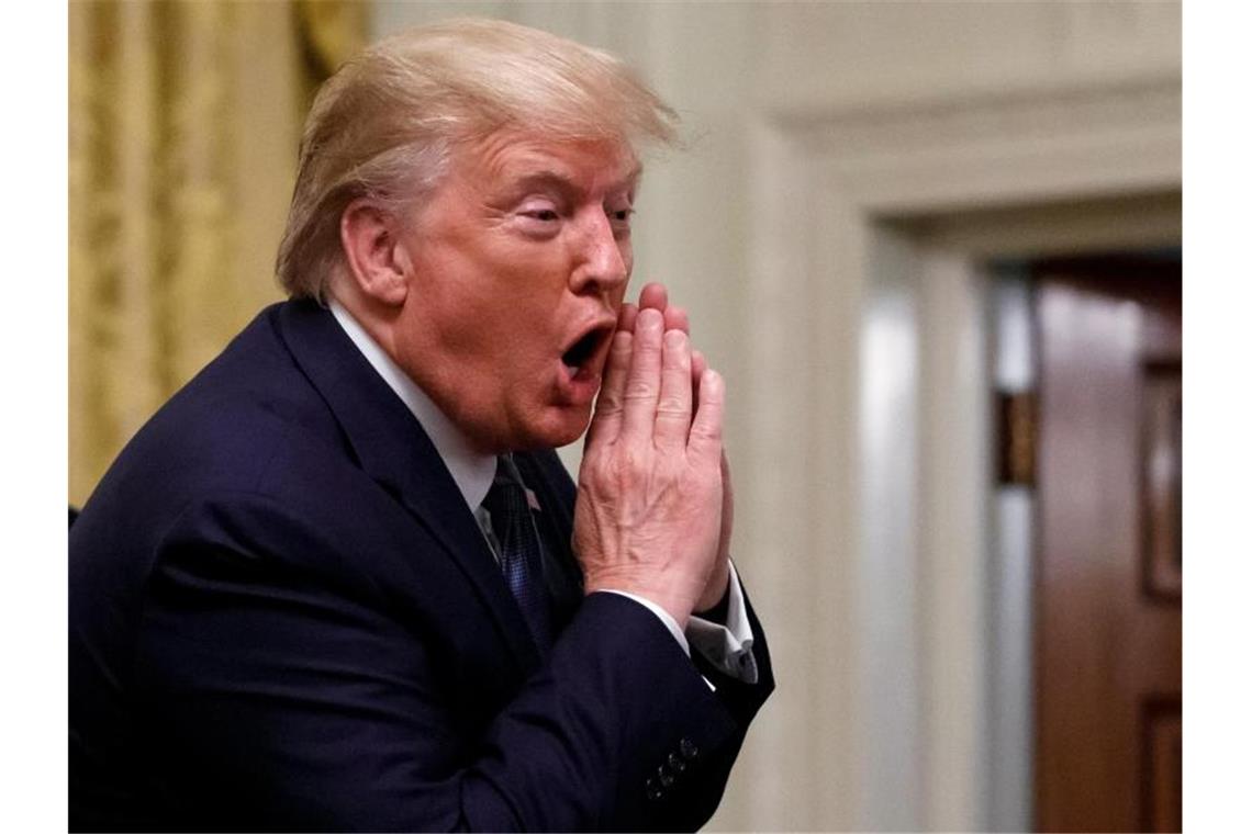 Impeachment-Ermittlungen: US-Demokraten können Zeugin hören US-Präsident Donald Trump reagiert mit immer derberen Beschimpfungen auf das drohende Verfahren zur Amtsenthebung. Foto: Carolyn Kaster/AP/dpa