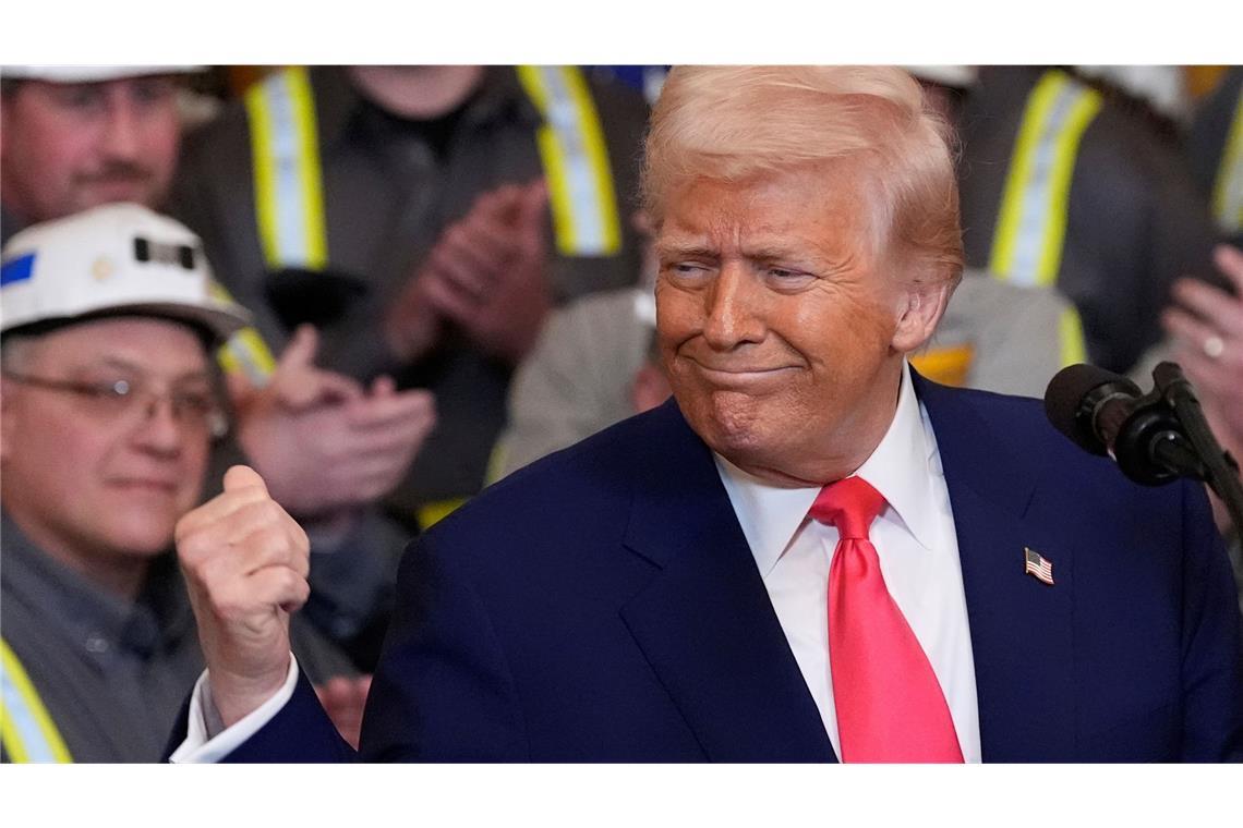 Trump erhöht Zoll für China auf 125 Prozent – und spricht von „Pause“ für andere US-Präsident Donald Trump schrieb auf der Plattform Truth Social, er erhöhe den Zollsatz auf Einfuhren aus China mit sofortiger Wirkung auf 125 Prozent. (Archivbild)