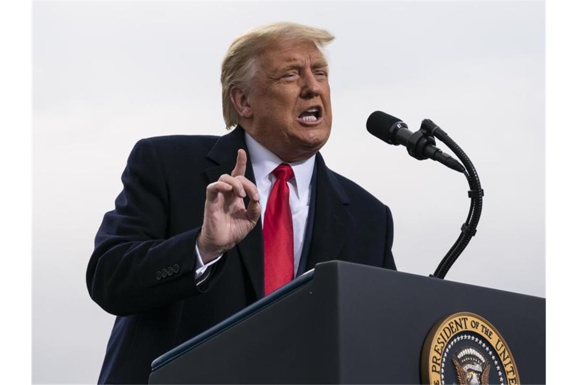 US-Präsident Donald Trump spricht bei einer Wahlkampfkundgebung im US-Bundesstaat New Hampshire. Foto: Alex Brandon/AP/dpa