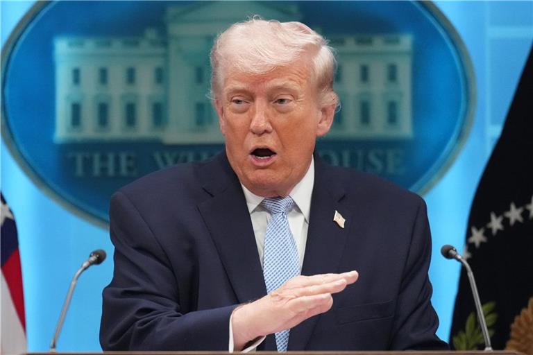 US-Präsident Donald Trump spricht im James Brady Press Briefing Room im Weißen Haus (Archivbild).