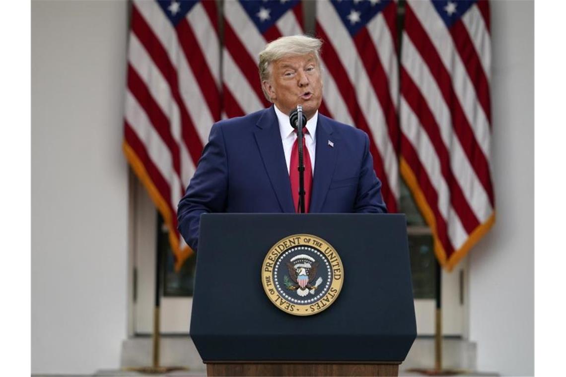 US-Präsident Donald Trump spricht im Rosengarten des Weißen Hauses. Foto: Evan Vucci/AP/dpa