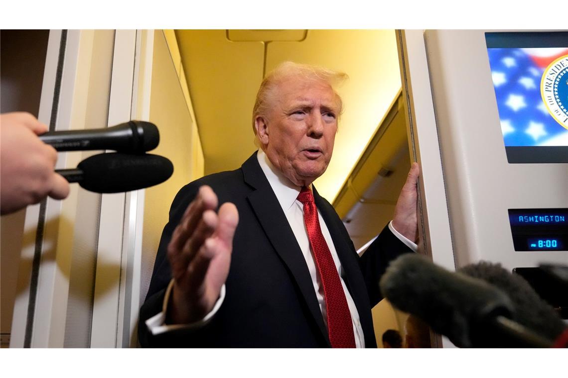 Trump für Einfrieren des Frontverlaufs in der Ukraine US-Präsident Donald Trump spricht sich für ein Einfrieren des Frontverlaufs aus.