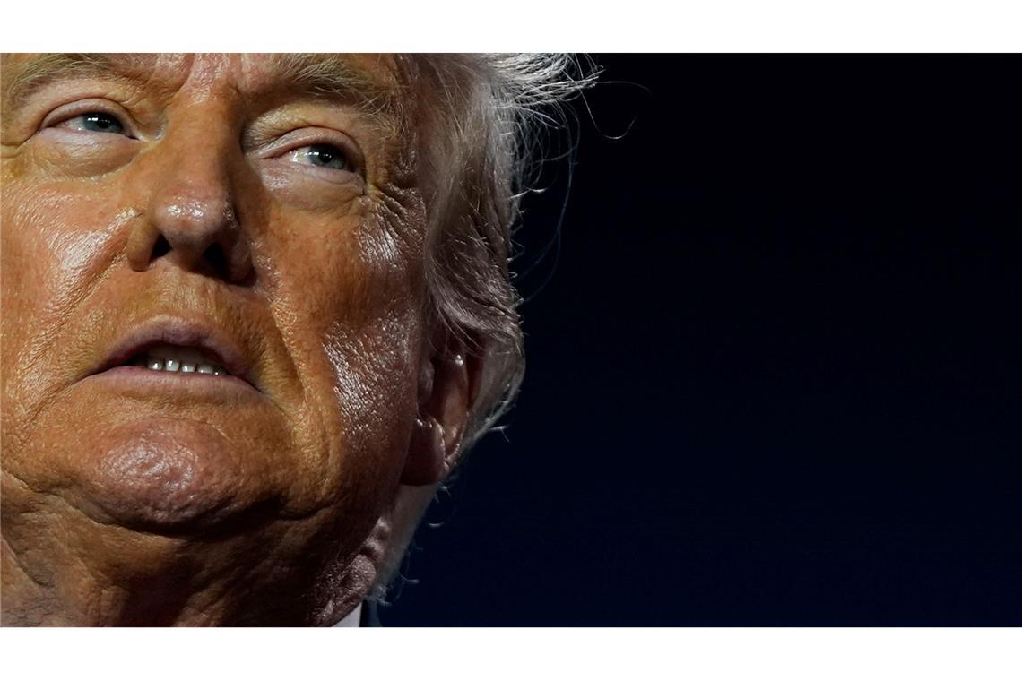 US-Präsident Donald Trump spricht während eines KI-Gipfels im Andrew W. Mellon Auditorium in Washington.