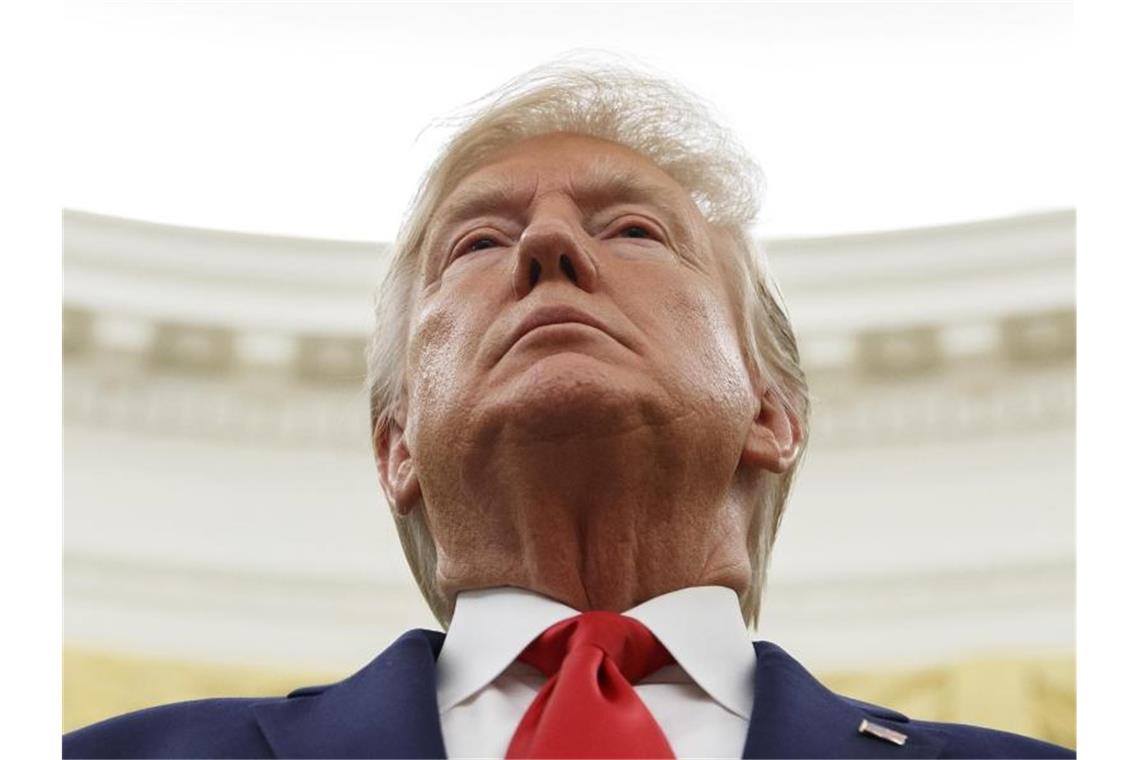 Impeachment-Ermittlungen: Justizausschuss lädt Trump ein US-Präsident Donald Trump steht im Oval Office. Foto: Alex Brandon/AP/dpa