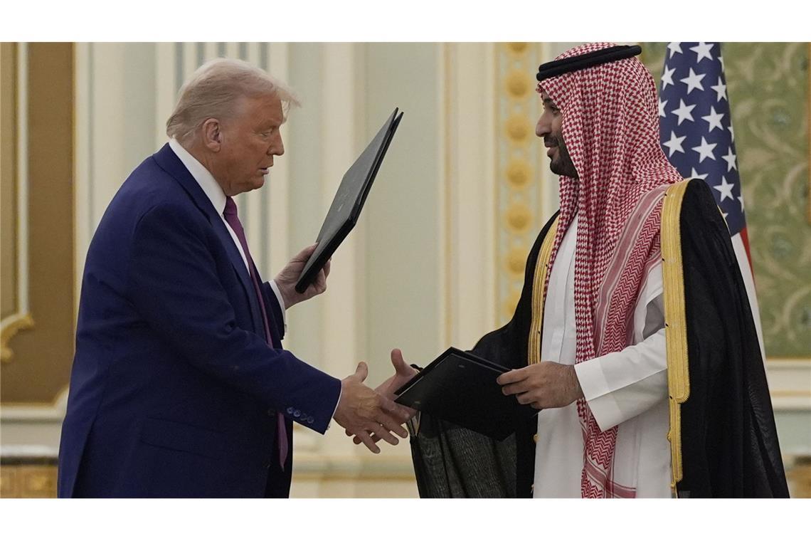 USA und Saudis beschließen großes Rüstungsgeschäft US-Präsident Donald Trump und der saudische Kronprinz Mohammed bin Salman