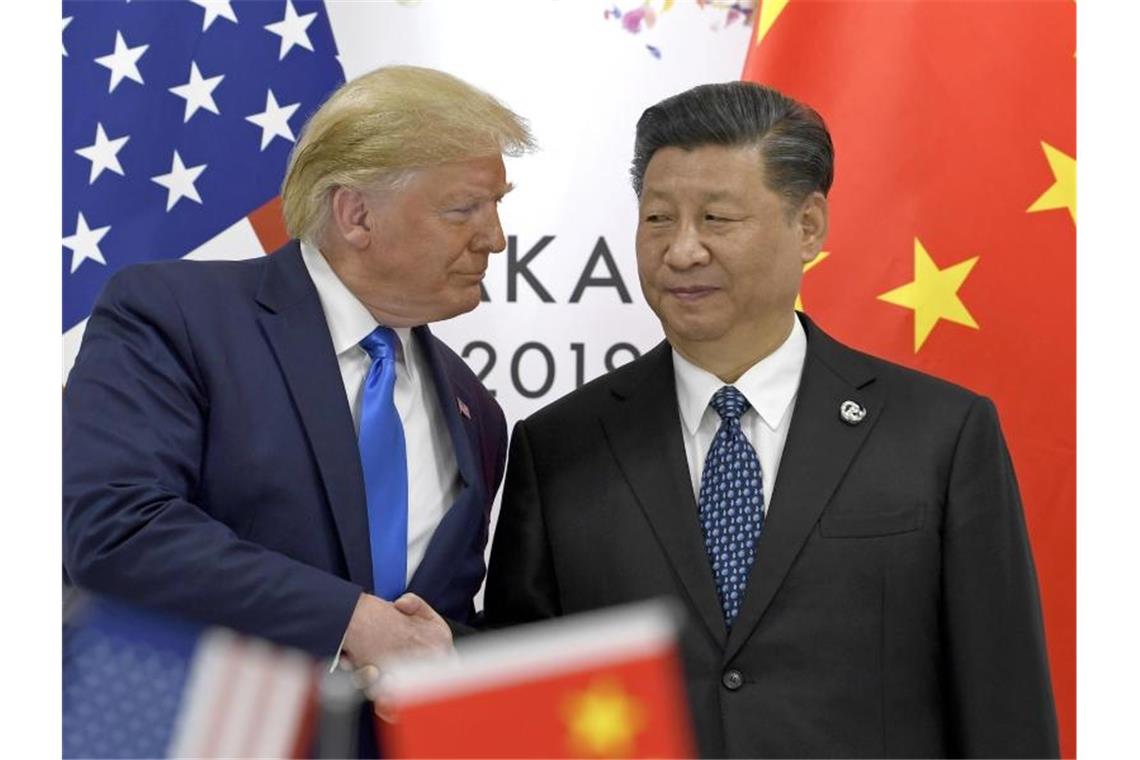 USA und China einig über neue Handelsgespräche US-Präsident Donald Trump und sein chinesischer Amtskollege Xi Jinping in Osaka. Foto: Susan Walsh/AP