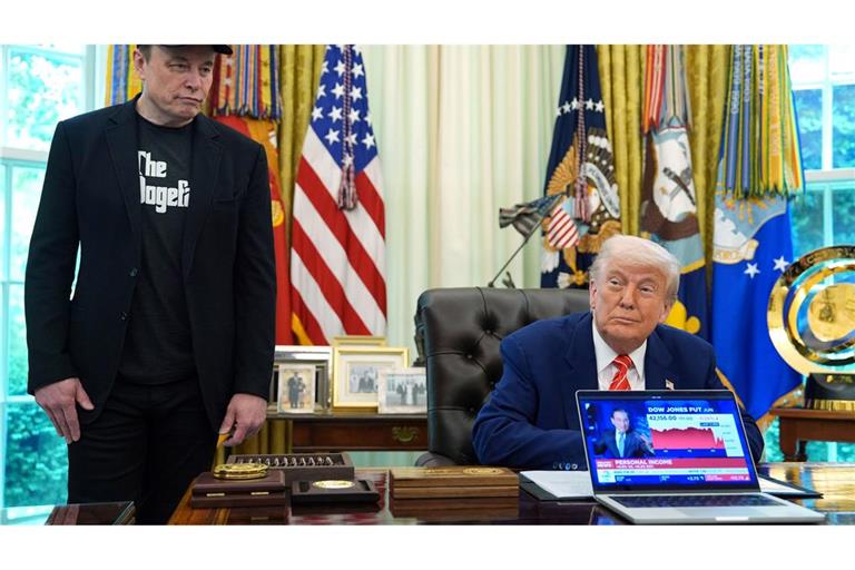 US-Präsident Donald Trump verabschiedet Tech-Milliardär Elon Musk, der für die Regierung die Kostensenkungsinitiative Doge führte.