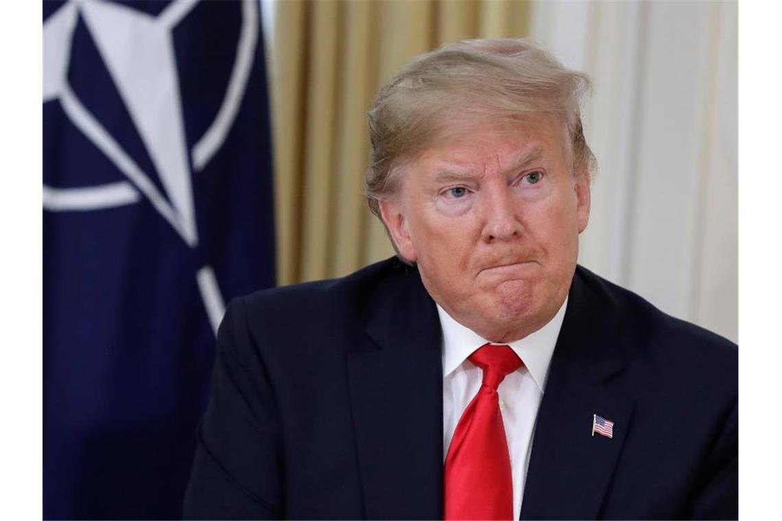 Trump maßregelt Macron für Kritik an der Nato US-Präsident Donald Trump während des Nato-Gipfels in der britischen Hauptstadt. Foto: Evan Vucci/AP/dpa