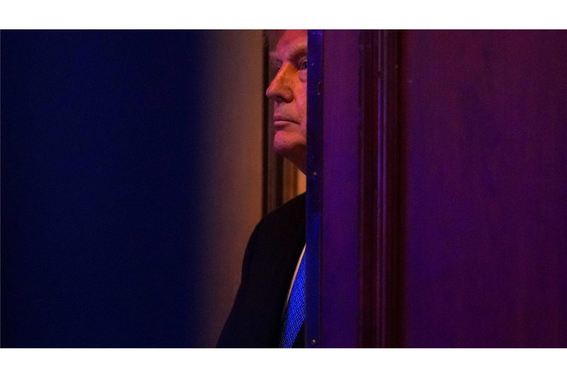 US-Präsident Donald Trump wartet hinter den Kulissen der Politikkonferenz der „Faith & Freedom Coalition“ im Washington Hilton.