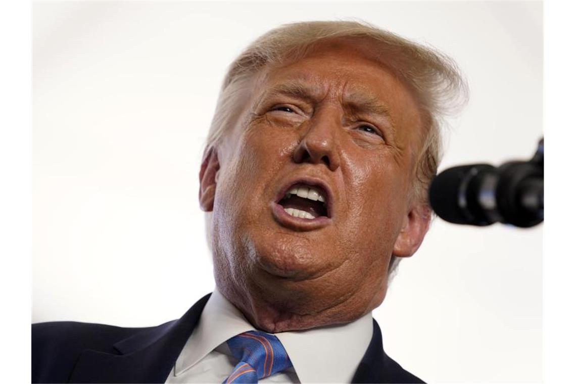 US-Präsident Donald Trump wettert weiter gegen den politischen Konkurrenten. Foto: Evan Vucci/AP/dpa