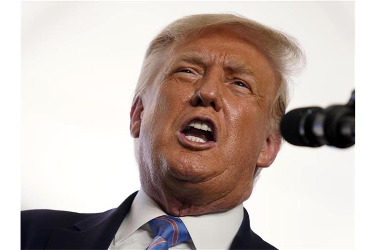 US-Präsident Donald Trump wettert weiter gegen den politischen Konkurrenten. Foto: Evan Vucci/AP/dpa