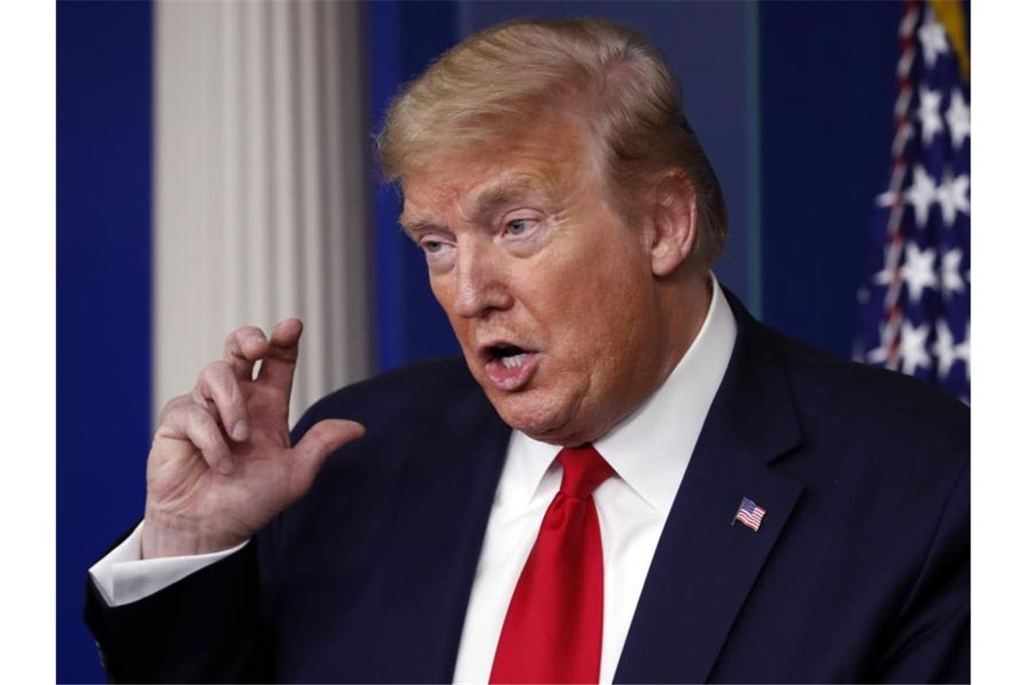 Trump unterzeichnet vorübergehenden Einwanderungsstopp US-Präsident Donald Trump: „Wir wollen uns zuerst um unsere Bürger kümmern. Das müssen wir.“. Foto: Alex Brandon/AP/dpa