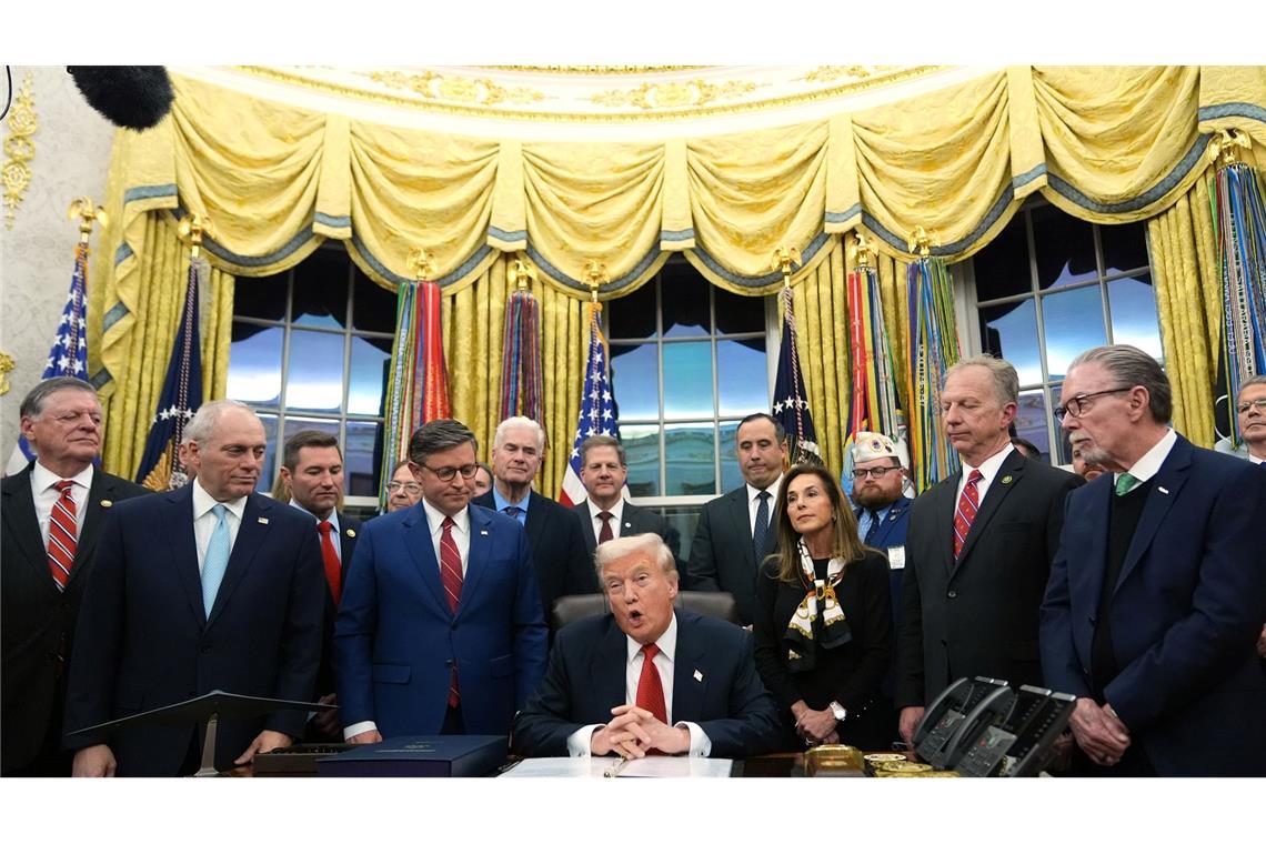 US-Präsident hat hochrangige Politiker seiner republikanischen Partei zur Unterzeichnung des Gesetzespakets zum Ende des Shutdowns ins Weiße Haus gebeten.