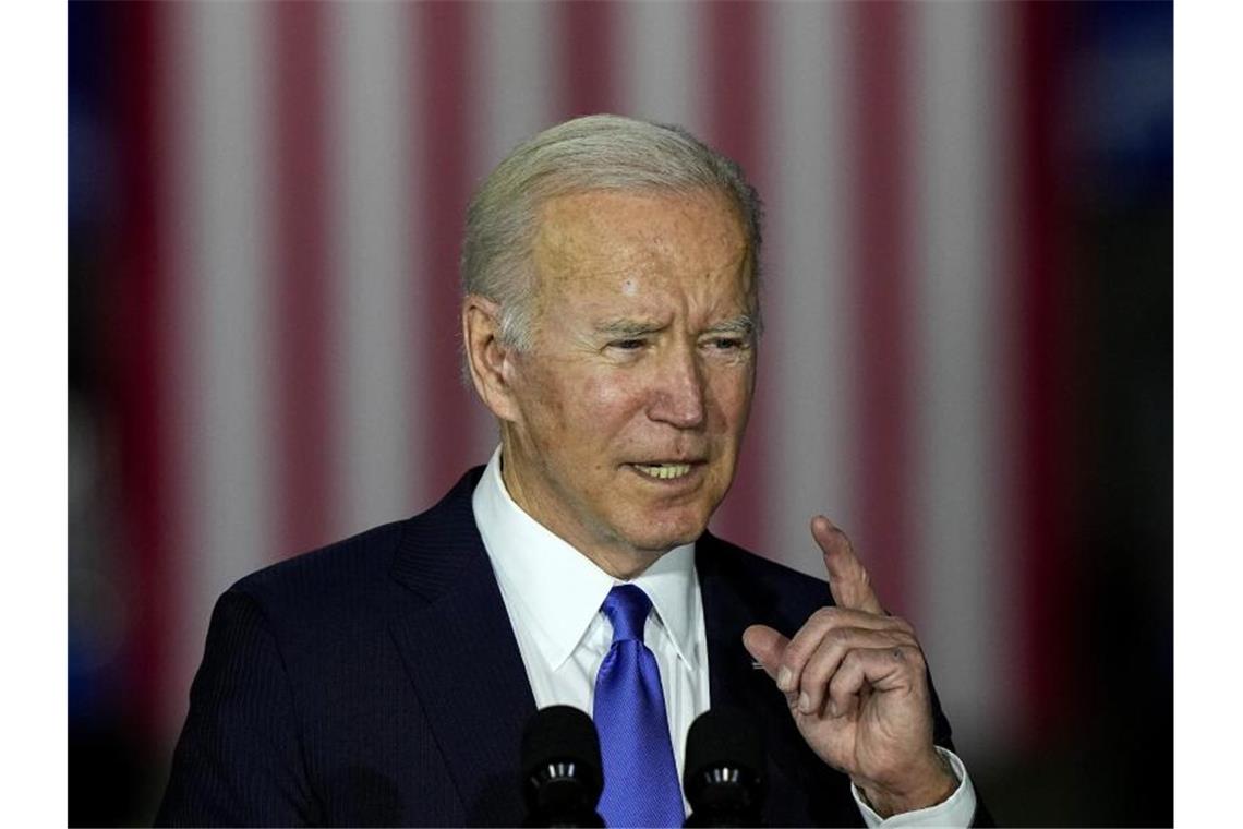 US-Präsident Joe Biden hält eine Rede über Infrastruktur. Foto: Charlie Riedel/AP/dpa