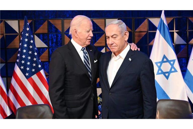 US-Präsident Joe Biden (l.) mit dem israelischen Premierminister Benjamin Netanyahu. Die US-Regierung hat ihre Besorgnis über die Schließung des Fernsehsenders Al-Jazeera geäußert (Archivfoto).