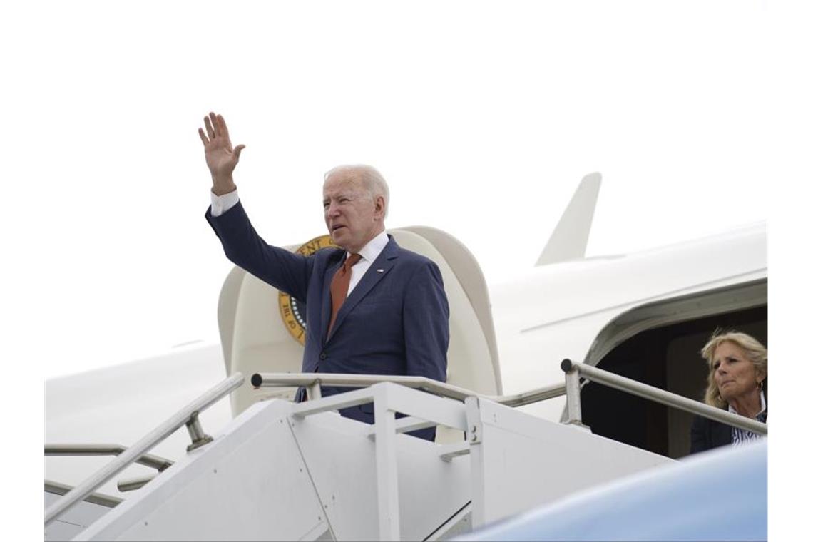 US-Präsident Joe Biden (rechts seine Frau Jill) kommt seiner ersten Auslandsreise als US-Präsident nach Europa. Foto: Andrew Harnik/AP/dpa