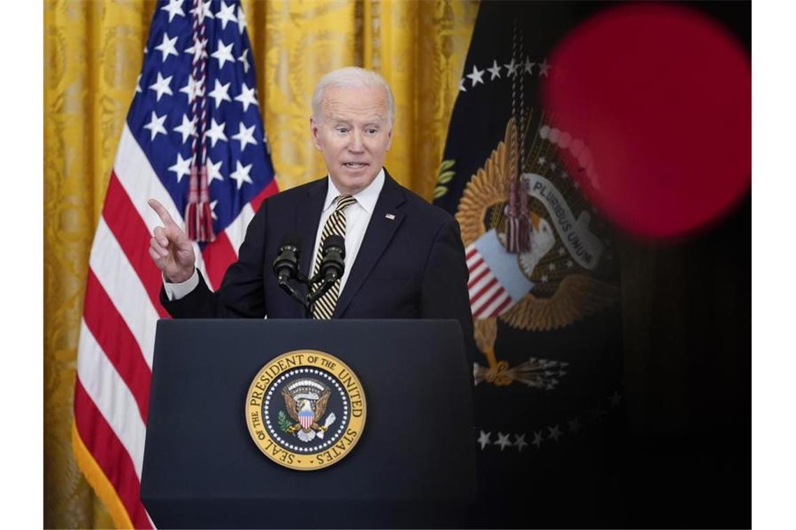 Biden bezeichnet Putin als „mörderischen Diktator“ US-Präsident Joe Biden spricht angesichts des russischen Angriffskriegs auf die Ukraine von einem „Wendepunkt in der Geschichte“. Foto: Patrick Semansky/AP/dpa
