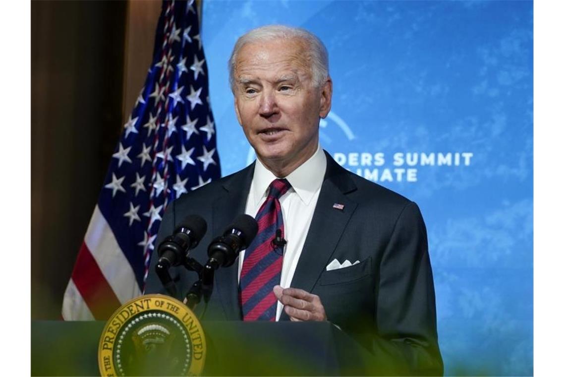 US-Präsident Joe Biden spricht beim virtuellen Klima-Gipfel, zu dem er zahlreiche Staats- und Regierungschefs eingeladen hat, im East Room des Weißen Hauses. Foto: Evan Vucci/AP/dpa