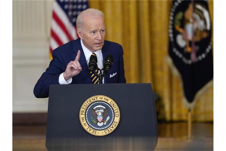 US-Präsident Joe Biden spricht während einer Pressekonferenz im East Room des Weißen Hauses. Foto: Susan Walsh/AP/dpa