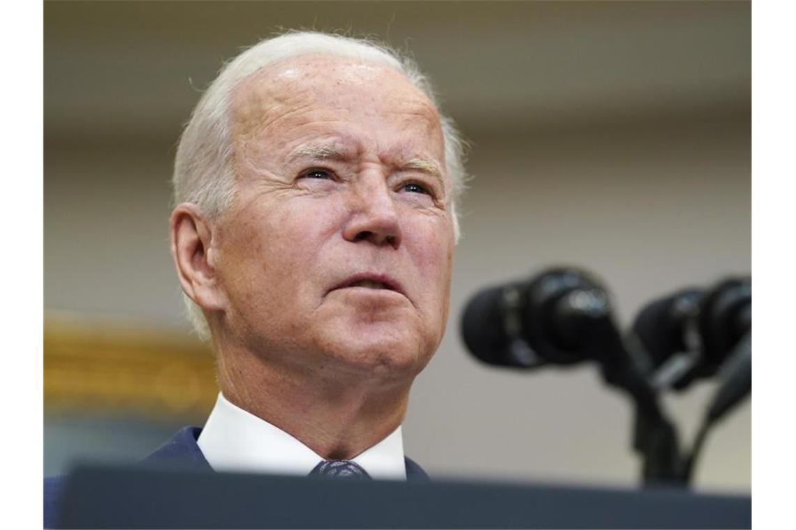 Taliban sagen Ausreisemöglichkeit nach US-Truppenabzug zu US-Präsident Joe Biden warnte auch vor einer wachsenden Terrorgefahr am Flughafen von Kabul. Foto: Susan Walsh/AP/dpa