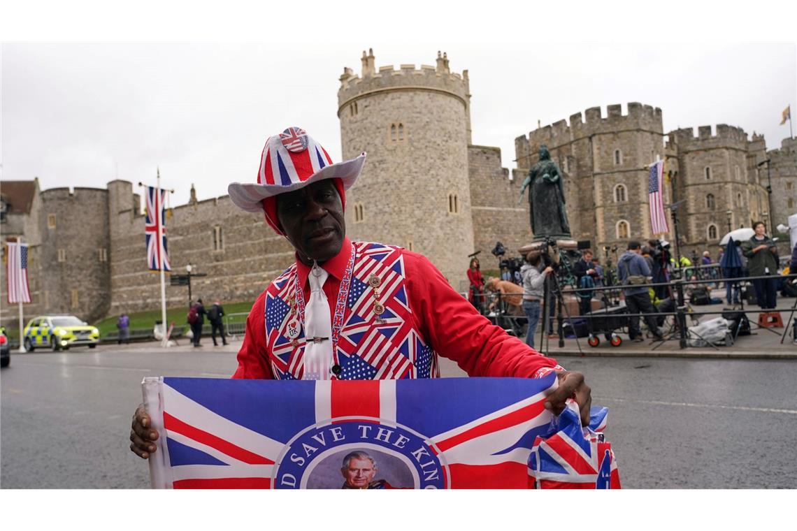 US-Präsident Trump besucht Großbritannien - Royal-Fan vor Schloss Windsor