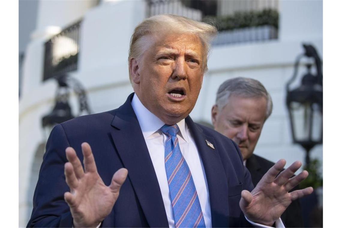Trump stellt mögliche Verschiebung der US-Wahl in den Raum US-Präsident Trump denkt auf Twitter über eine Verschiebung der Wahlen nach. Foto: Alex Brandon/AP/dpa