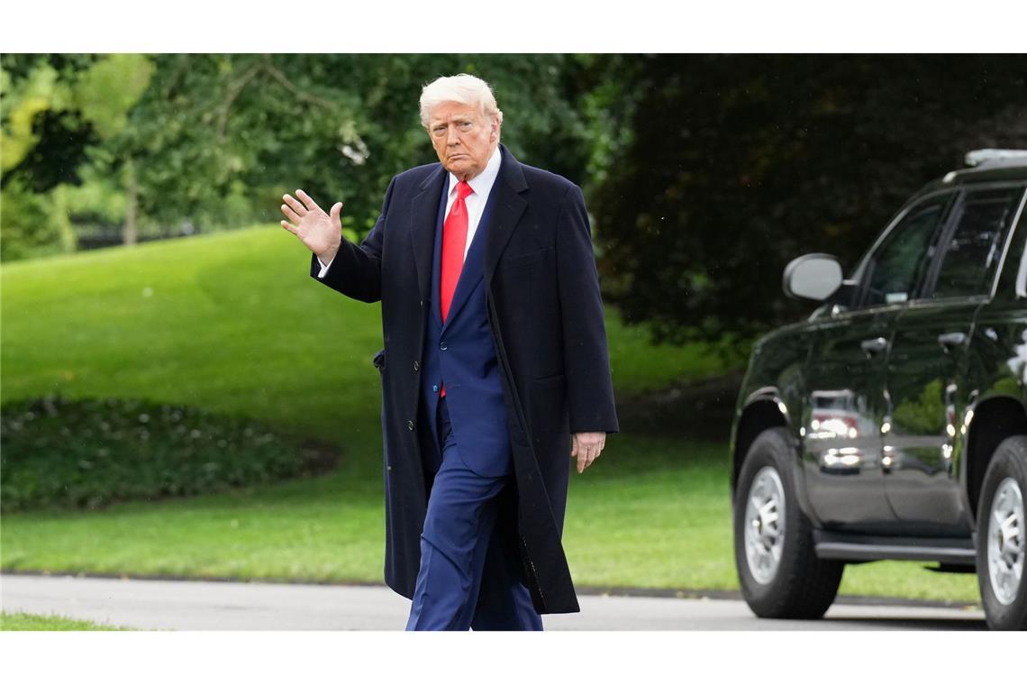 Neue Eskalation: Trump droht EU mit Zöllen von 50 Prozent US-Präsident Trump droht der EU mit Zöllen.