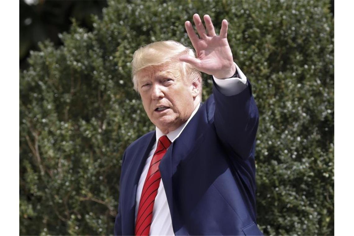 Trump will anonyme Tippgeber in Ukraine-Affäre aufspüren US-Präsident Trump gerät wegen der Ukraine-Affäre zunehmend unter Druck. Foto: Pablo Martinez Monsivais/AP