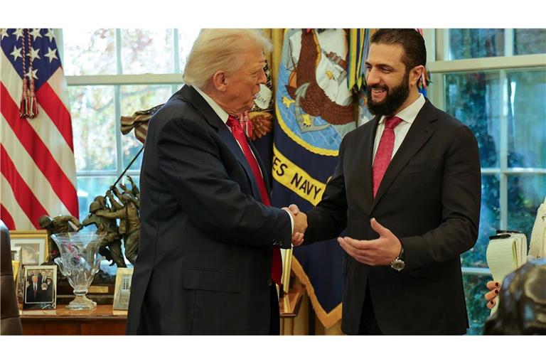 US-Präsident Trump hat Syriens Übergangspräsidenten al-Scharaa im Weißen Haus empfangen.