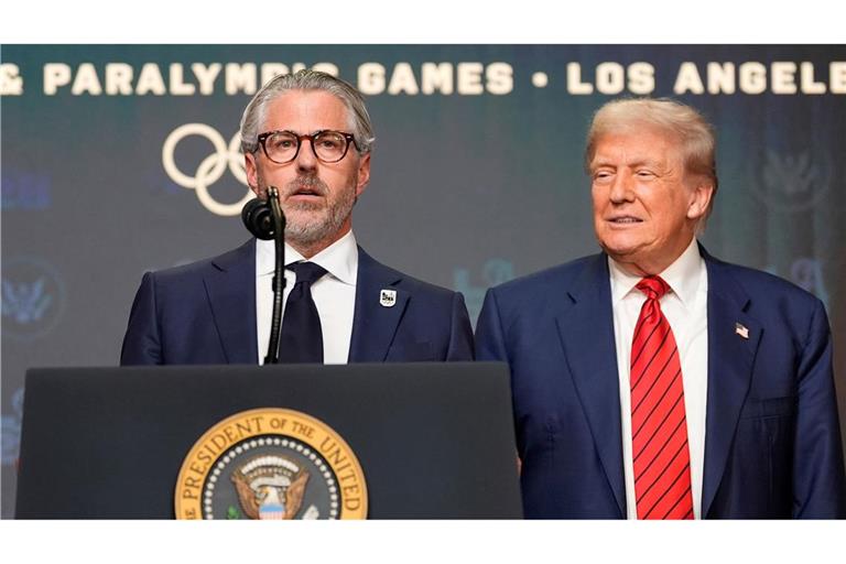 US-Präsident Trump (r) und Olympia-Organisationschef Casey Wasserman