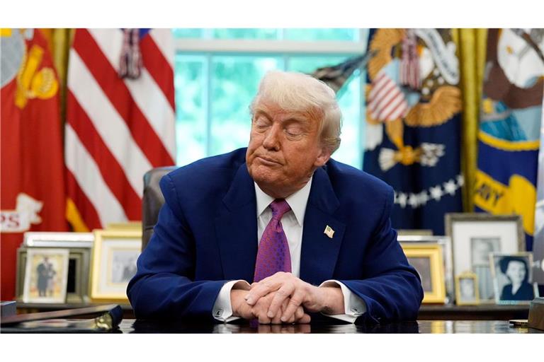 US-Präsident Trump verbreitet verstärkt Verschwörungstheorien über seinen Amtsvorgänger Biden.