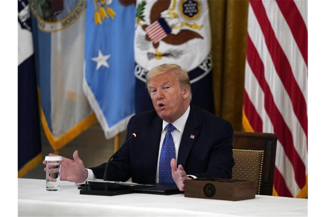 Trump erwägt G7-Gipfel doch als reales Treffen US-Präsident Trump will den G7-Gipfel nun doch als reales Treffen abhalten. Foto: Evan Vucci/AP/dpa