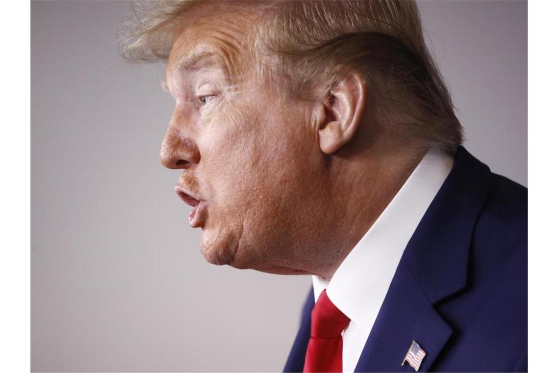 US-Präsident Trump zeigt sich überzeugt, dass China und nicht die USA die meisten Todesfälle in der Pandemie zu verzeichnen haben. Foto: Patrick Semansky/AP/dpa