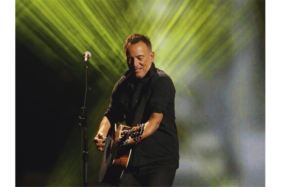 New Yorker Großkonzert wegen Gewitters abgebrochen US-Sänger Bruce Springsteen hat sich in New York angesagt. Foto: Nathan Denette/The Canadian Press/AP/dpa