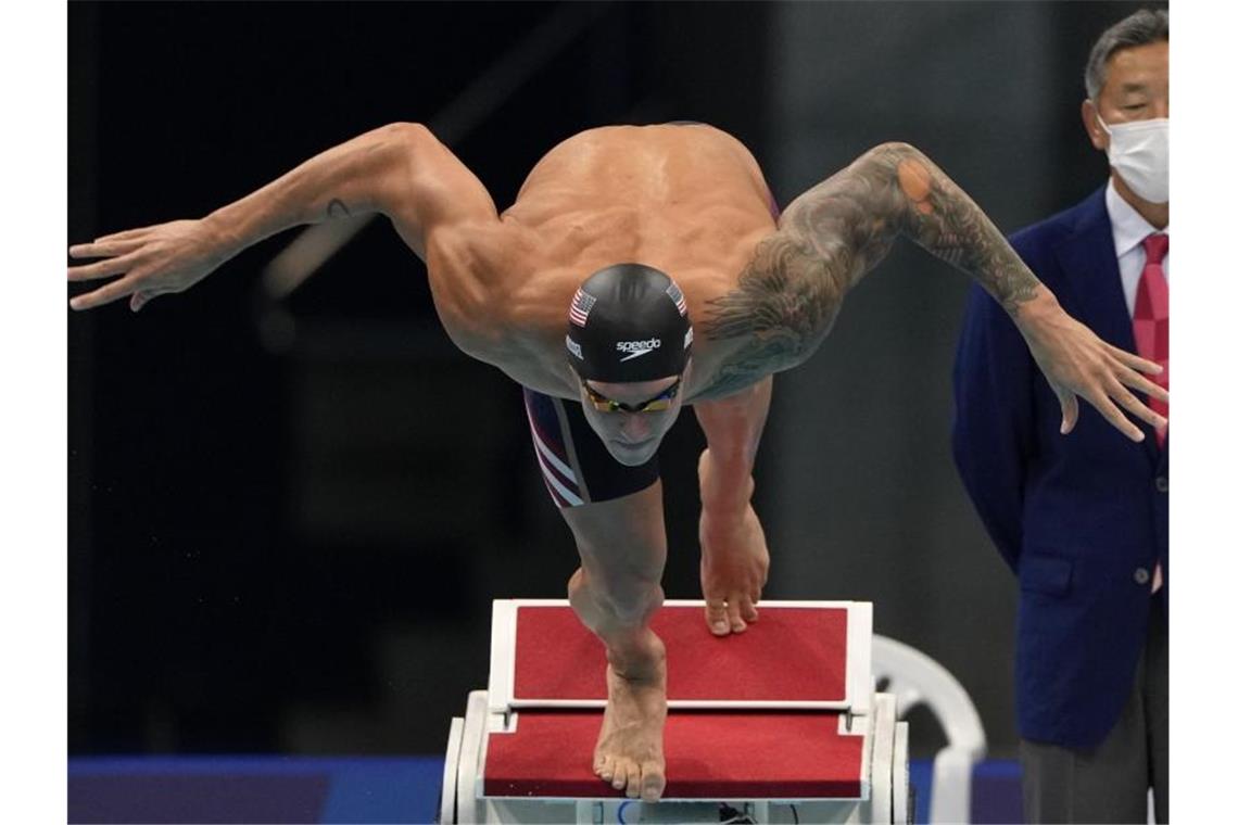 US-Star Caeleb Dressel siegte in Tokio auch über 50 Meter Freistil und in der Lagen-Staffel. Foto: Gregory Bull/AP/dpa